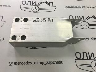 Кронштейн усилителя правый на Mercedes C class w205 Кронштейн усилителя правый на Mercedes C class w205